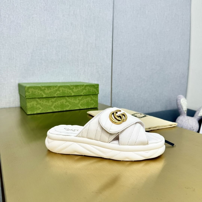 G*u*i slippers